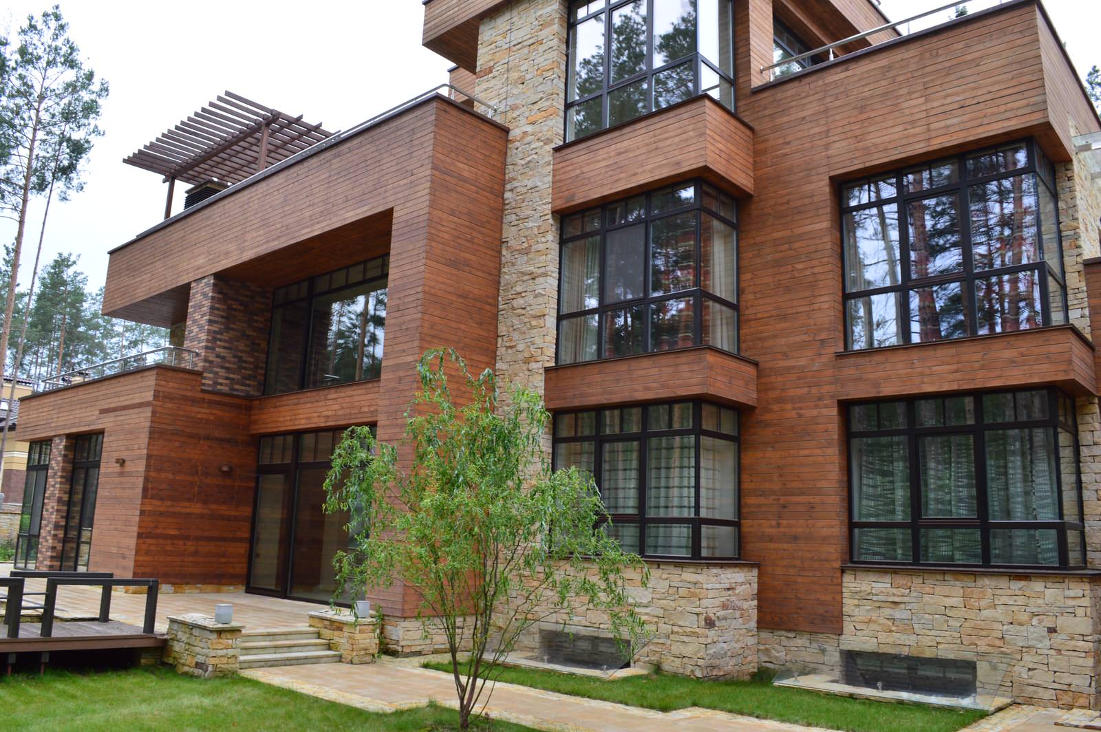 Дерево-алюминиевые окна в частном доме