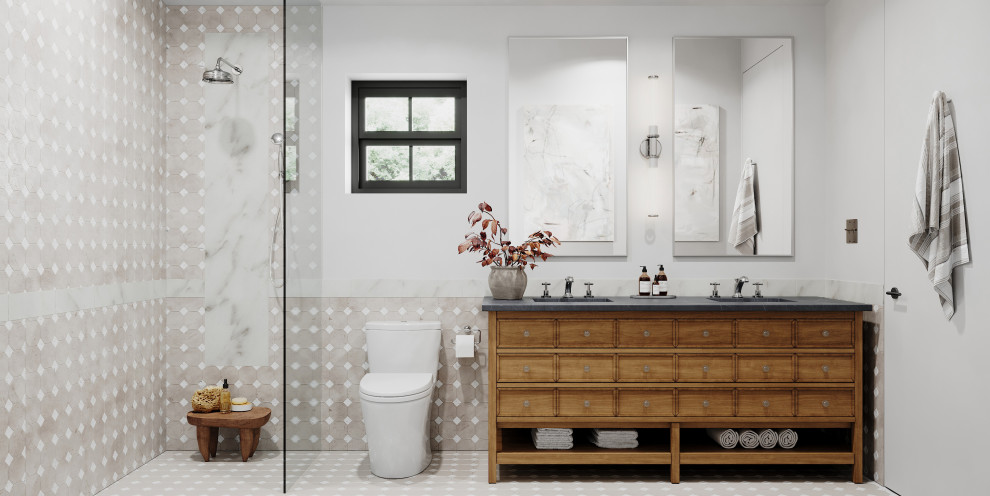 Exempel på ett rustikt grå grått badrum för barn, med skåp i mellenmörkt trä, en kantlös dusch, en toalettstol med hel cisternkåpa, flerfärgad kakel, mosaik, mosaikgolv, ett nedsänkt handfat, bänkskiva i täljsten, flerfärgat golv, dusch med gångjärnsdörr och luckor med infälld panel