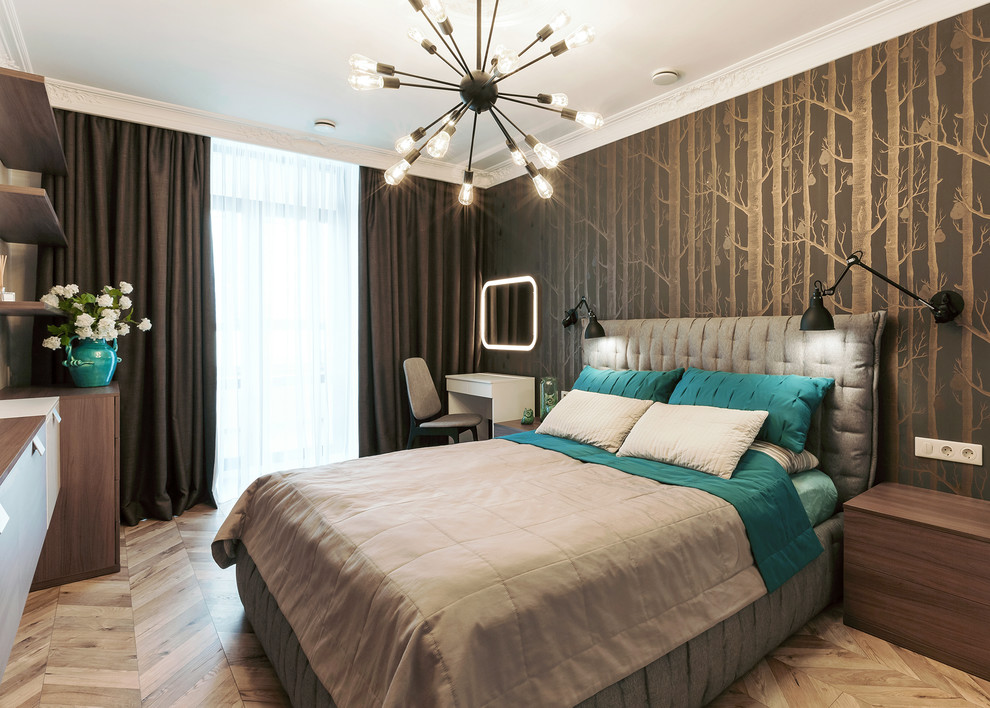 Design ideas for a contemporary master bedroom in Yekaterinburg with laminate floors and beige floor.