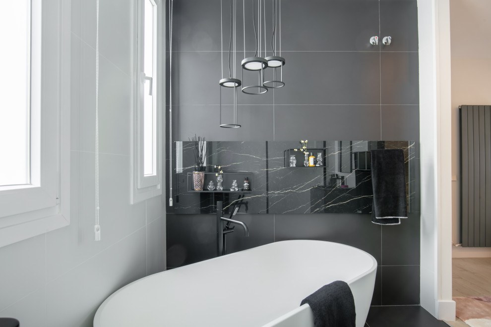 Foto de cuarto de baño principal y flotante moderno grande