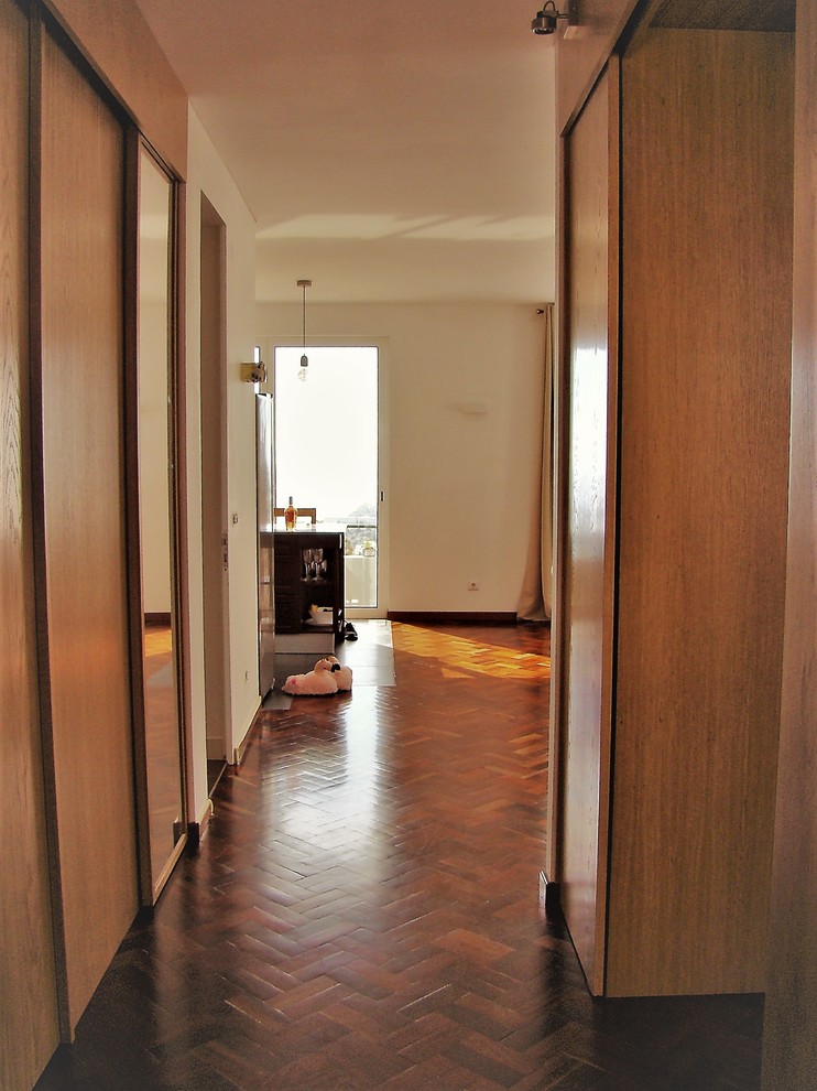 Photo of a modern hallway in Other.