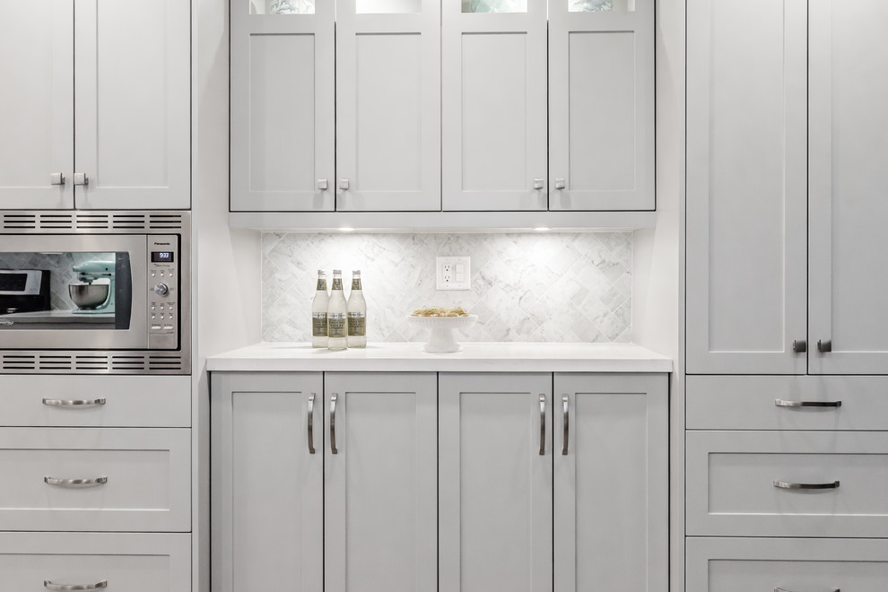 Inspiration for a transitional kitchen remodel in Toronto