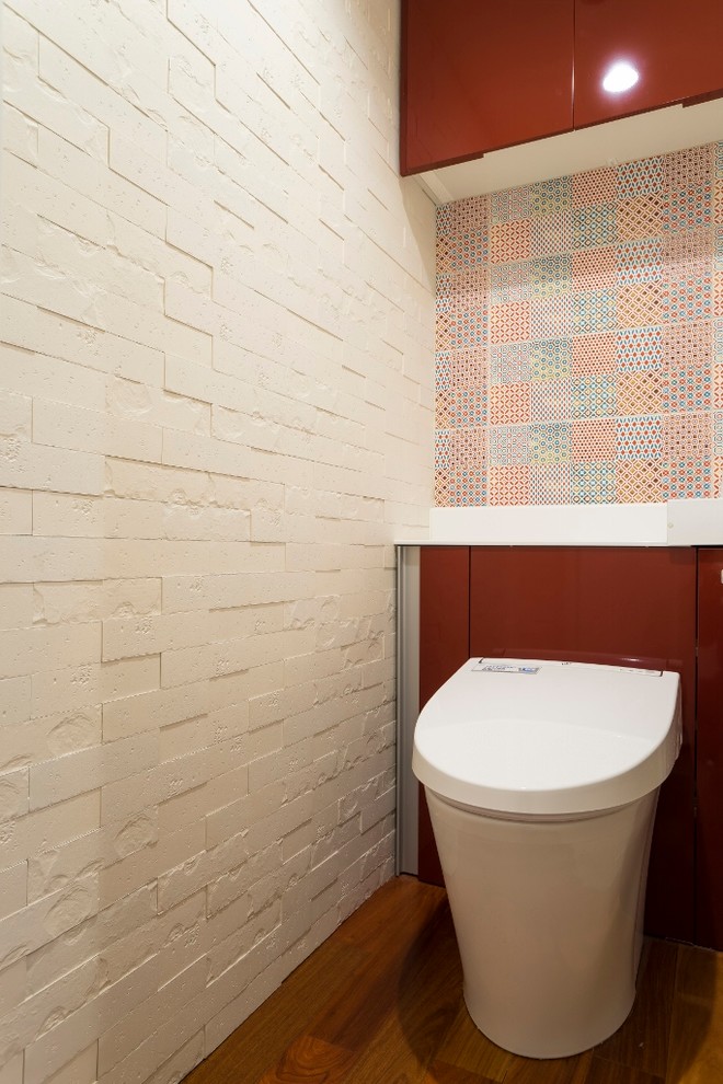 東京23区にあるトラディショナルスタイルのおしゃれなトイレ・洗面所の写真