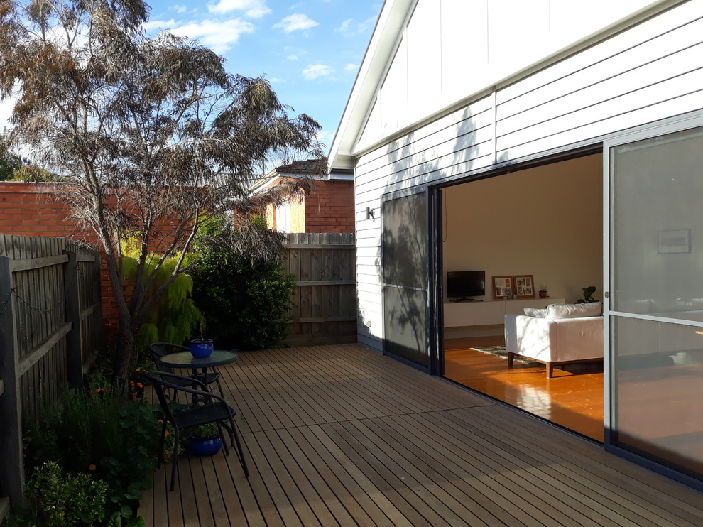 Contemporary deck in Melbourne.