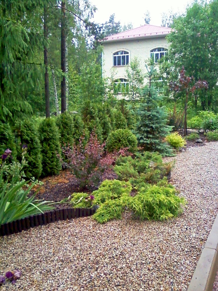 Сад с японским влиянием