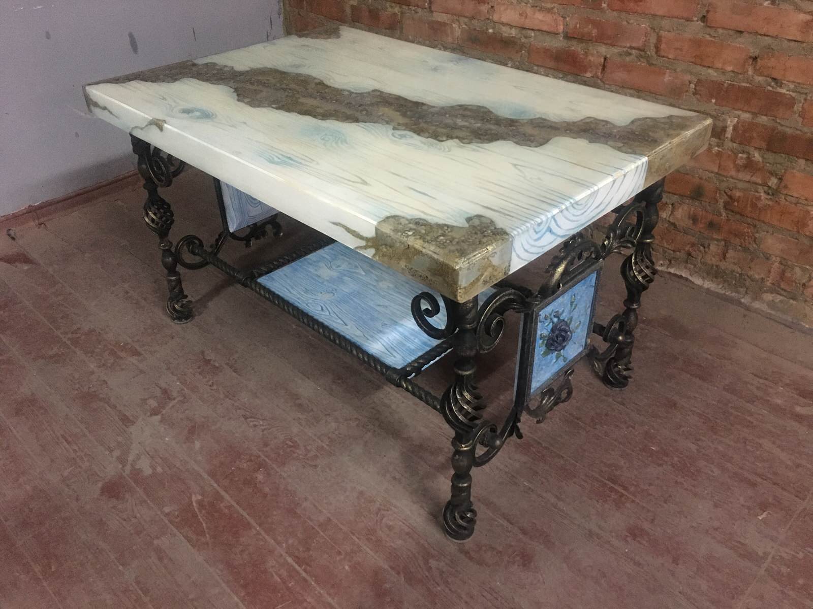 Стол ручной работы