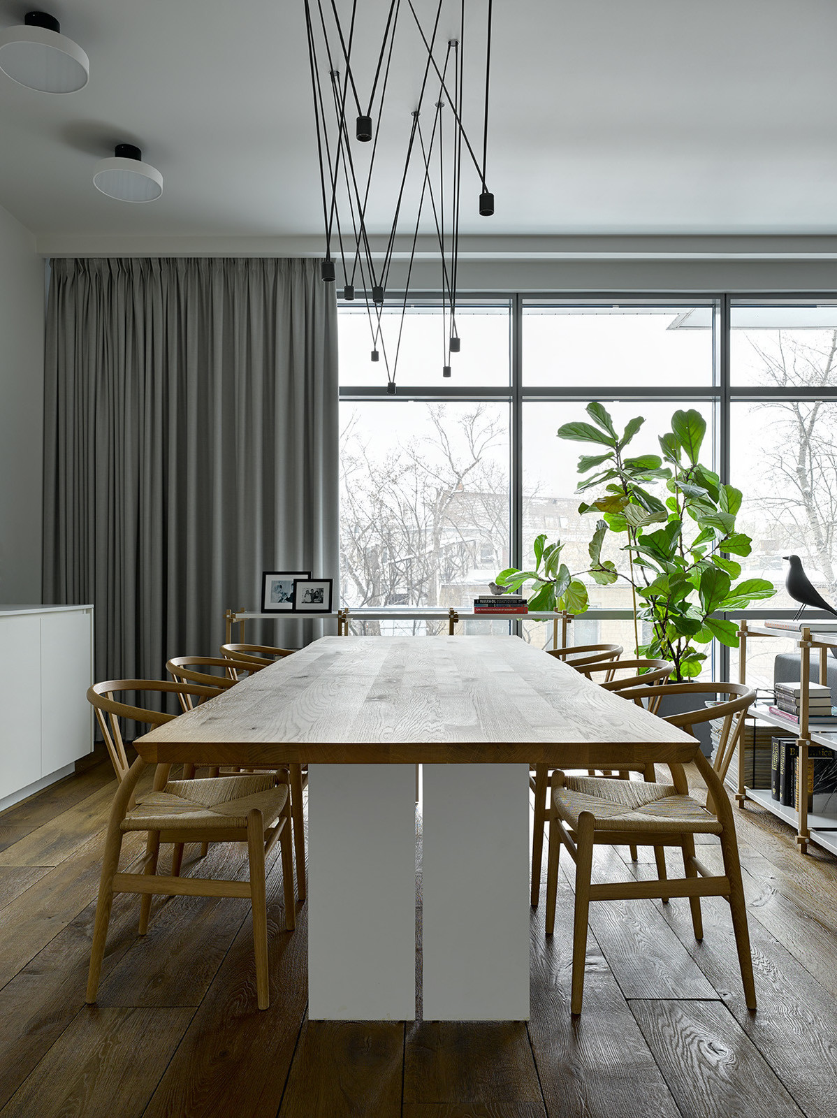 обеденный стол