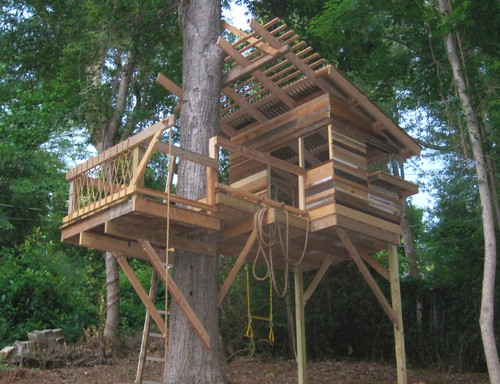 Big tree fort sales playhouse