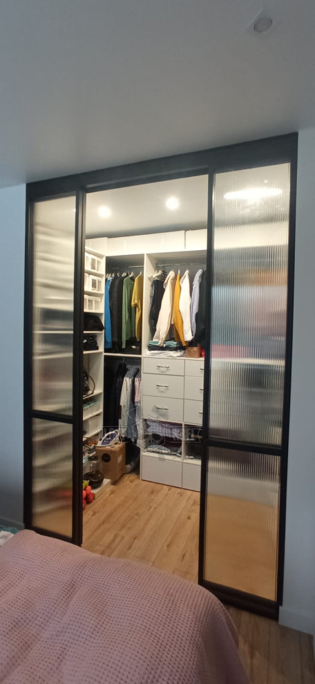 Перегородка для гардеробной комнаты