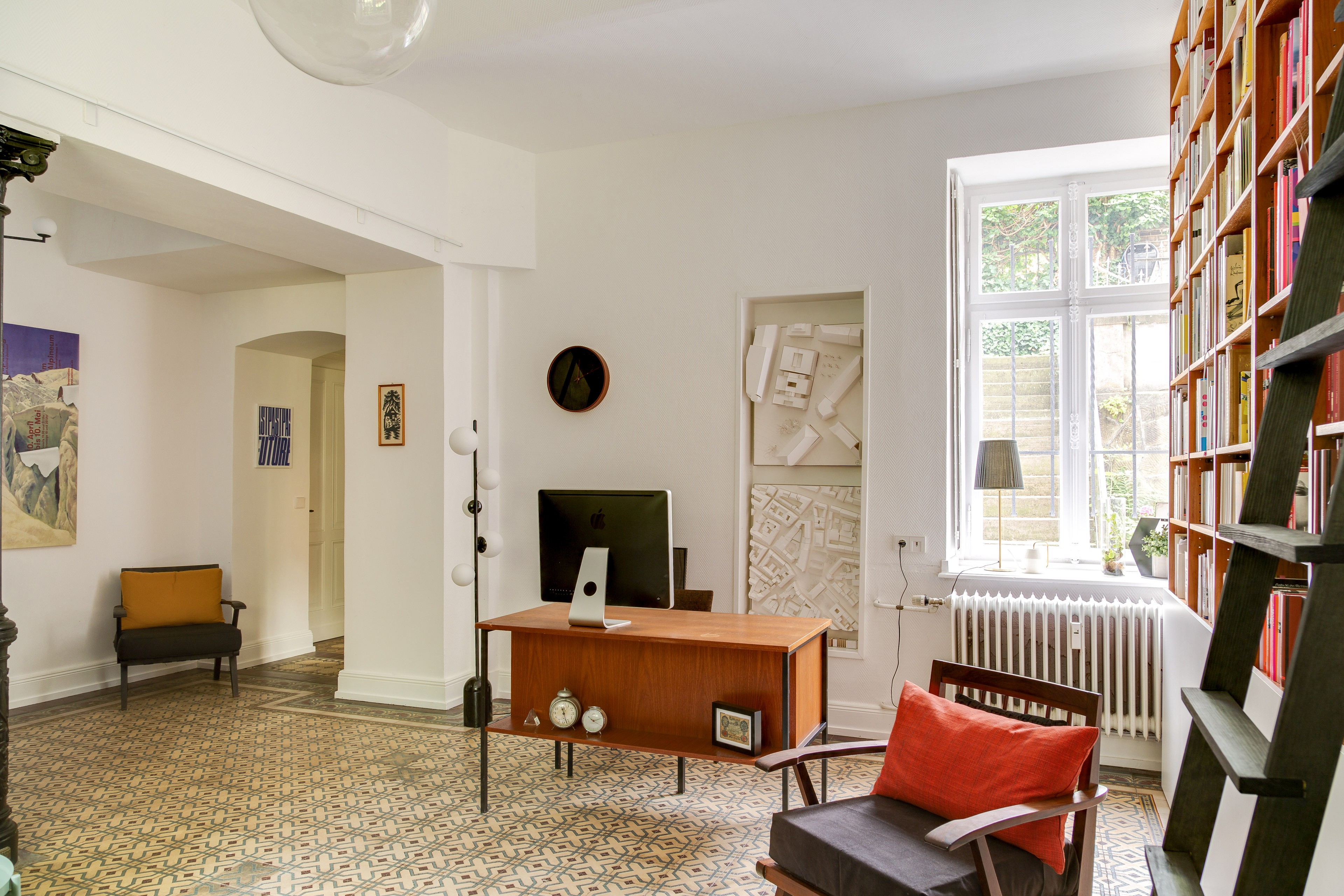 インダストリアルスタイルのおしゃれなホームオフィス・書斎 (ライブ