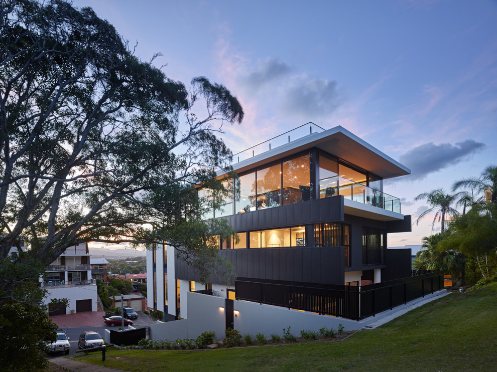 Design ideas for a contemporary exterior in Gold Coast - Tweed.