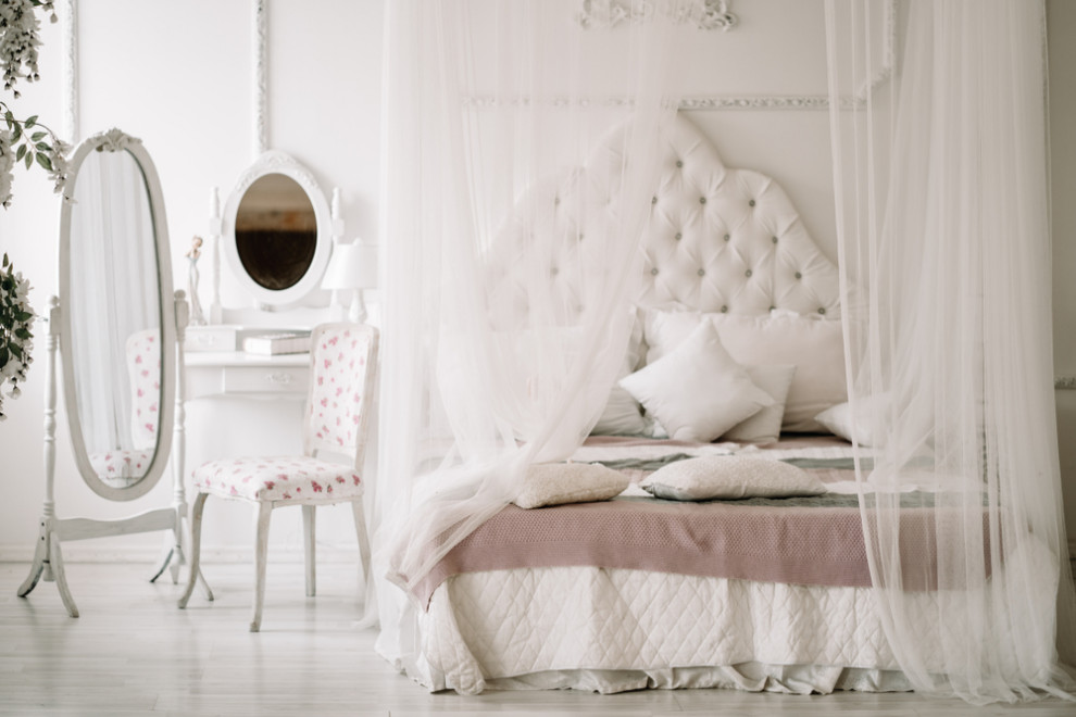На фото: хозяйская спальня среднего размера в стиле ретро с белыми стенами, паркетным полом среднего тона, серым полом, панелями на части стены и панелями на стенах