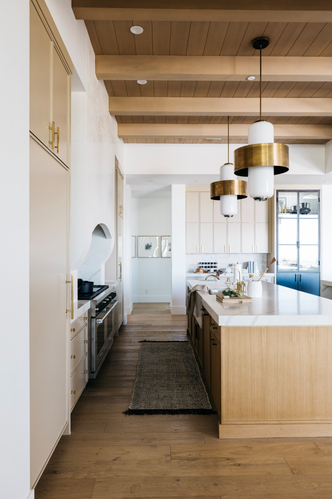 Kitchen - transitional kitchen idea in Phoenix