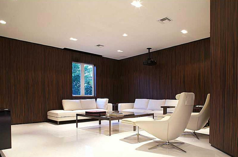 Transitional home design photo in Miami