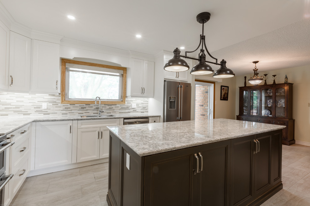 Transitional kitchen photo in Toronto