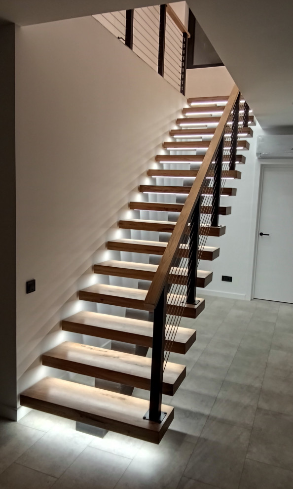 Лестница в стиле LOFT центральной балке