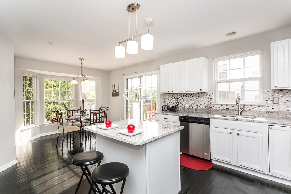 Example of a transitional kitchen design in DC Metro