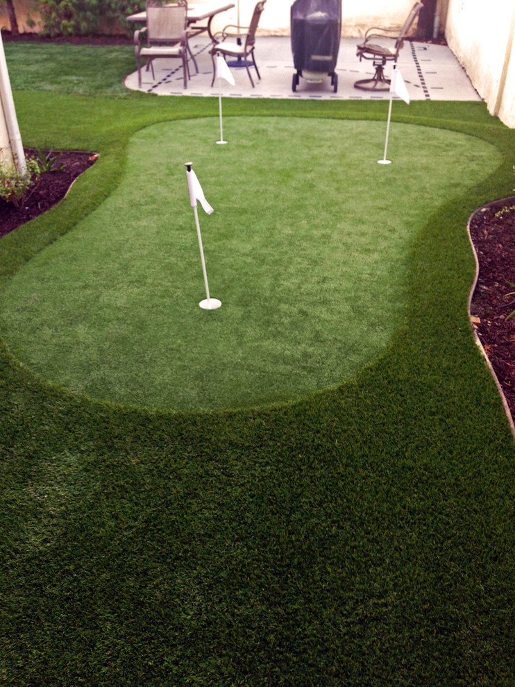 Inspiration for a mid-sized traditional full sun side yard concrete paver outdoor basketball/tennis/multi-game court in Orange County.