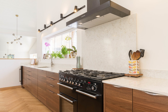 Eclectic Two Tone Kitchen skandinavisk-koekken