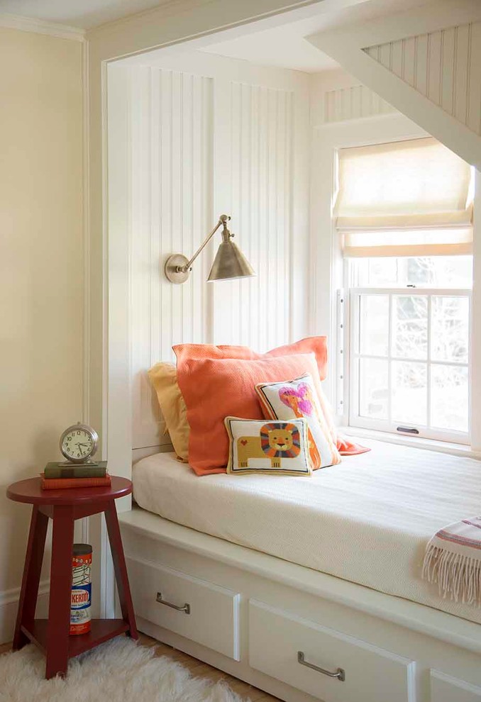 Design ideas for a traditional gender-neutral kids' bedroom for kids 4-10 years old in Boston with beige walls.