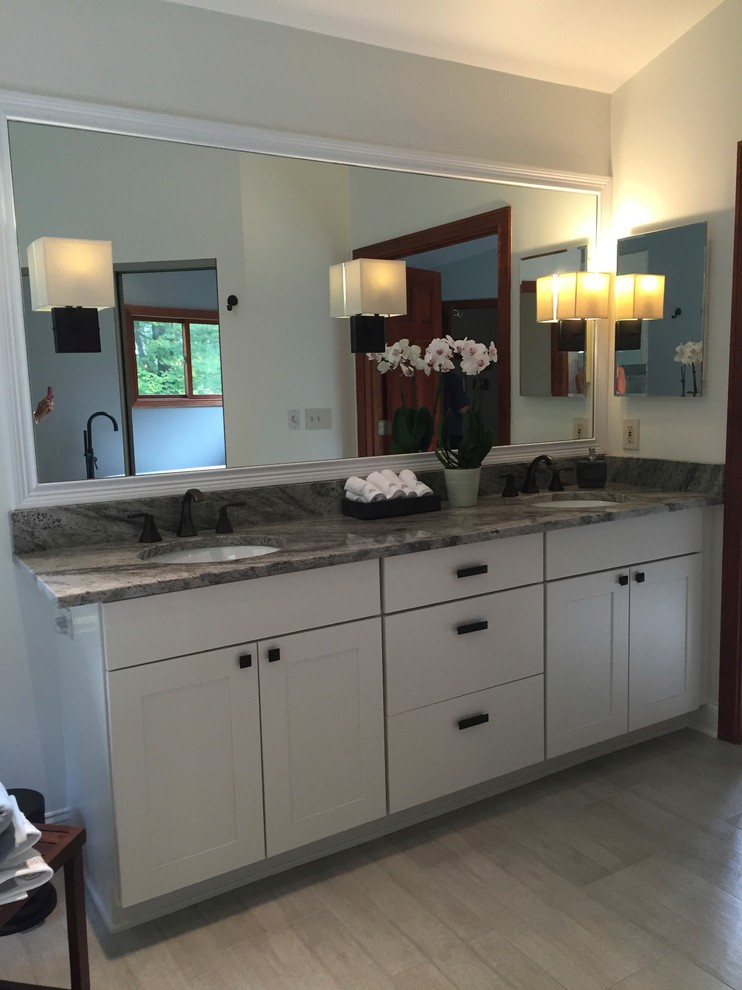 Inspiration for a transitional home design remodel in Miami