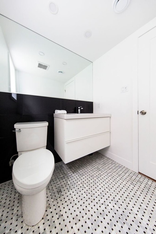 Photo of a contemporary powder room in Montreal.
