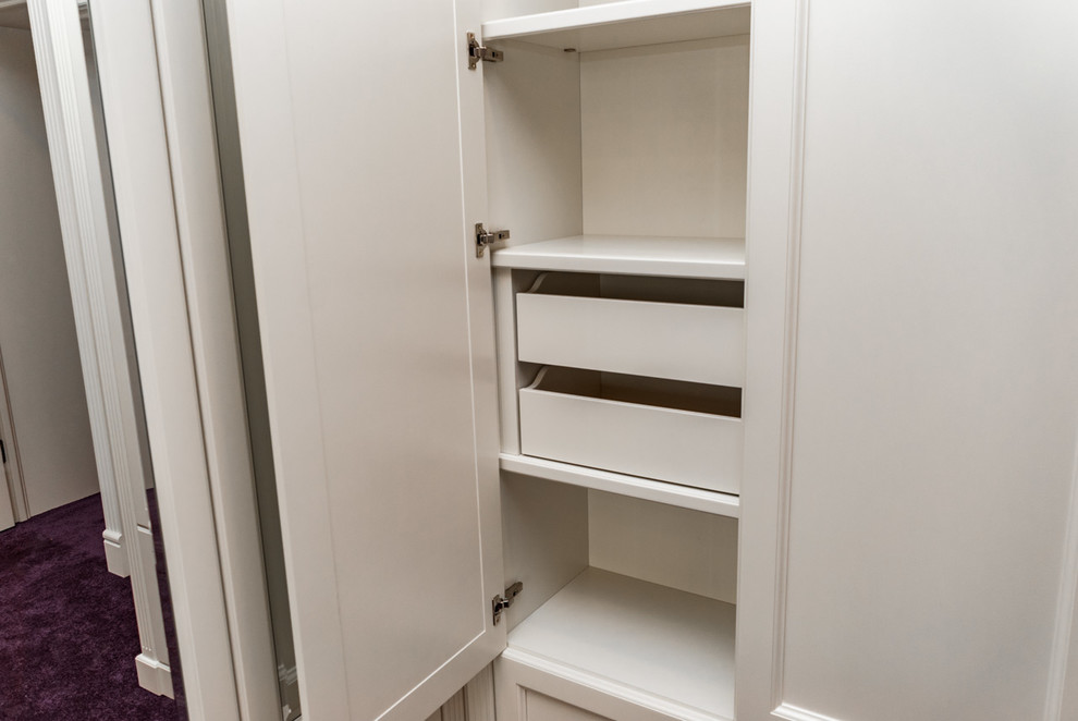 Шкаф в спальне