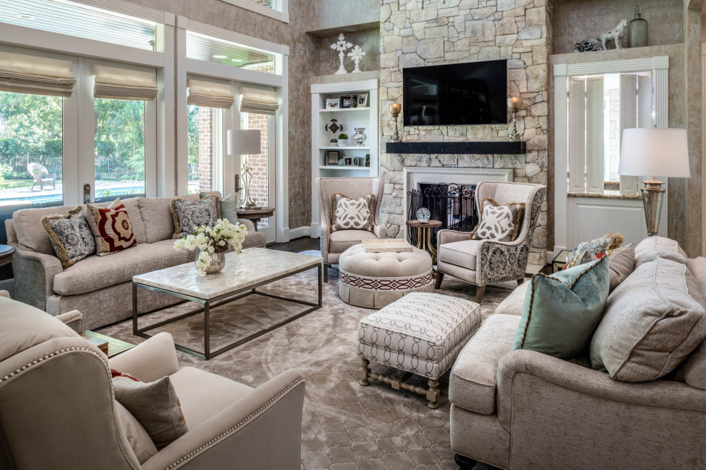 Transitional home design photo in Houston