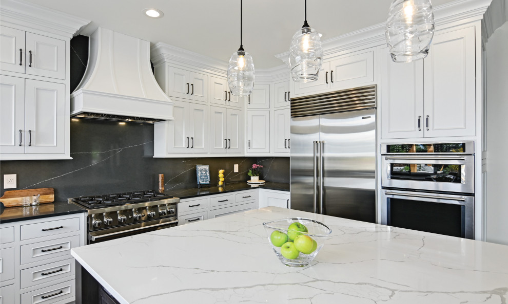 Transitional kitchen photo in Seattle