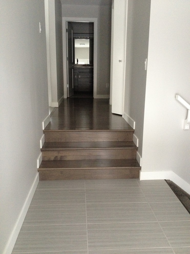 Entryway - modern entryway idea in Edmonton