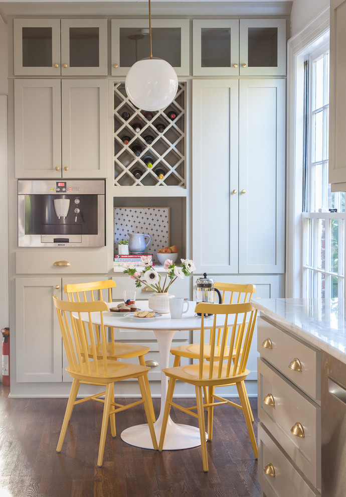 Transitional kitchen photo in Nashville