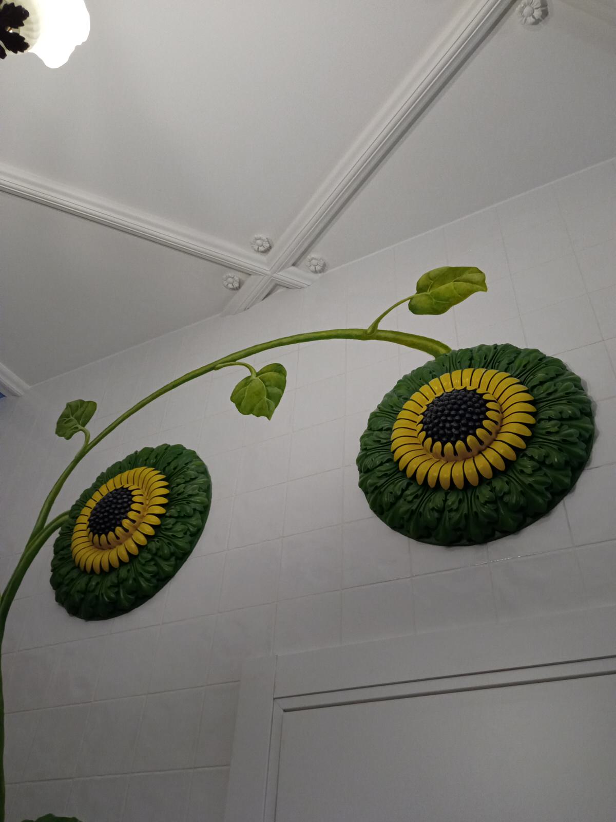 Рельефно-живописное панно в холле квартиры