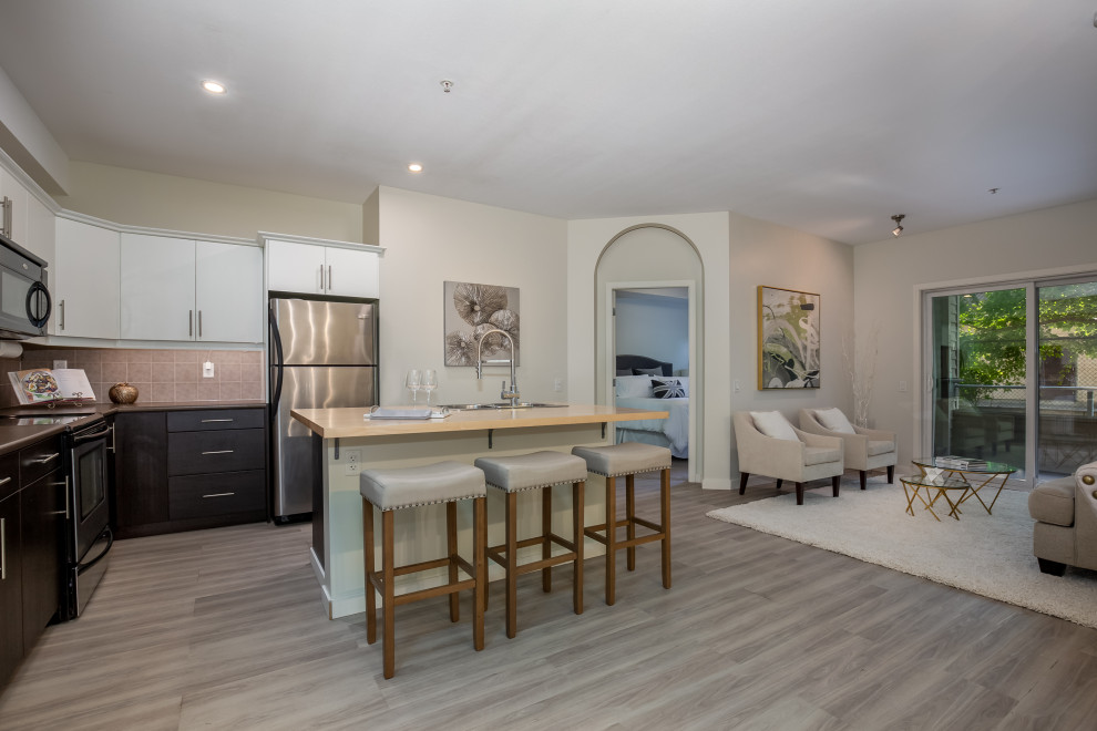 Kitchen - transitional kitchen idea