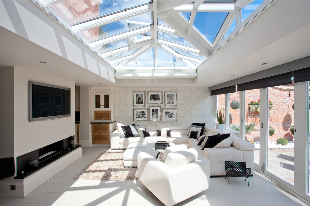 Inspiration for a contemporary sunroom in Manchester.