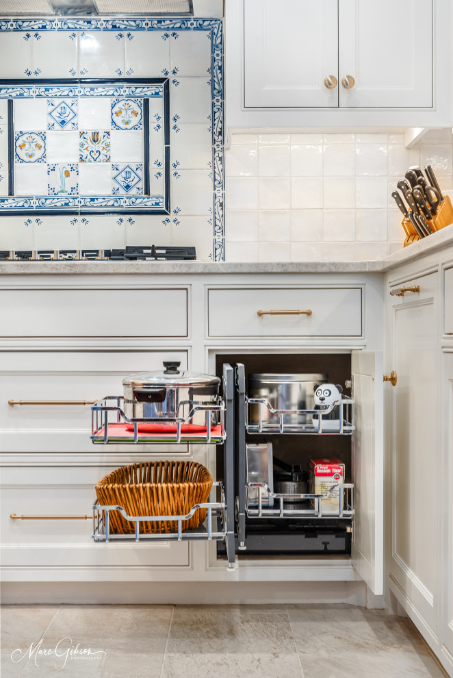 Beautiful Kitchen with Beautiful Backdrop