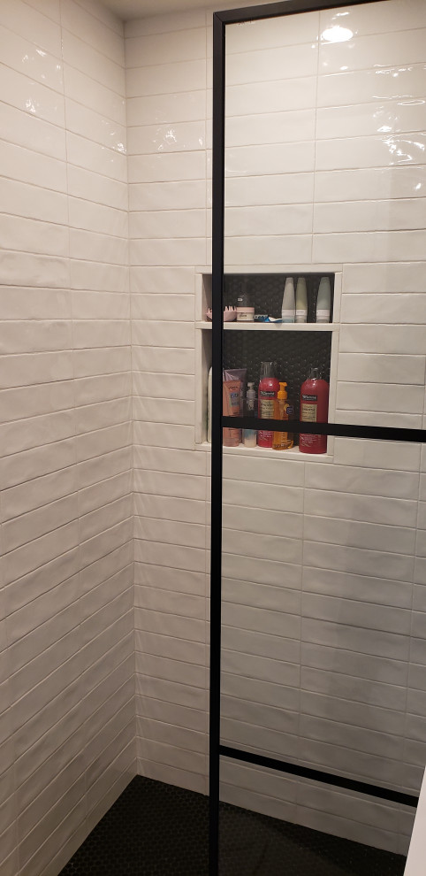 Bathroom niche