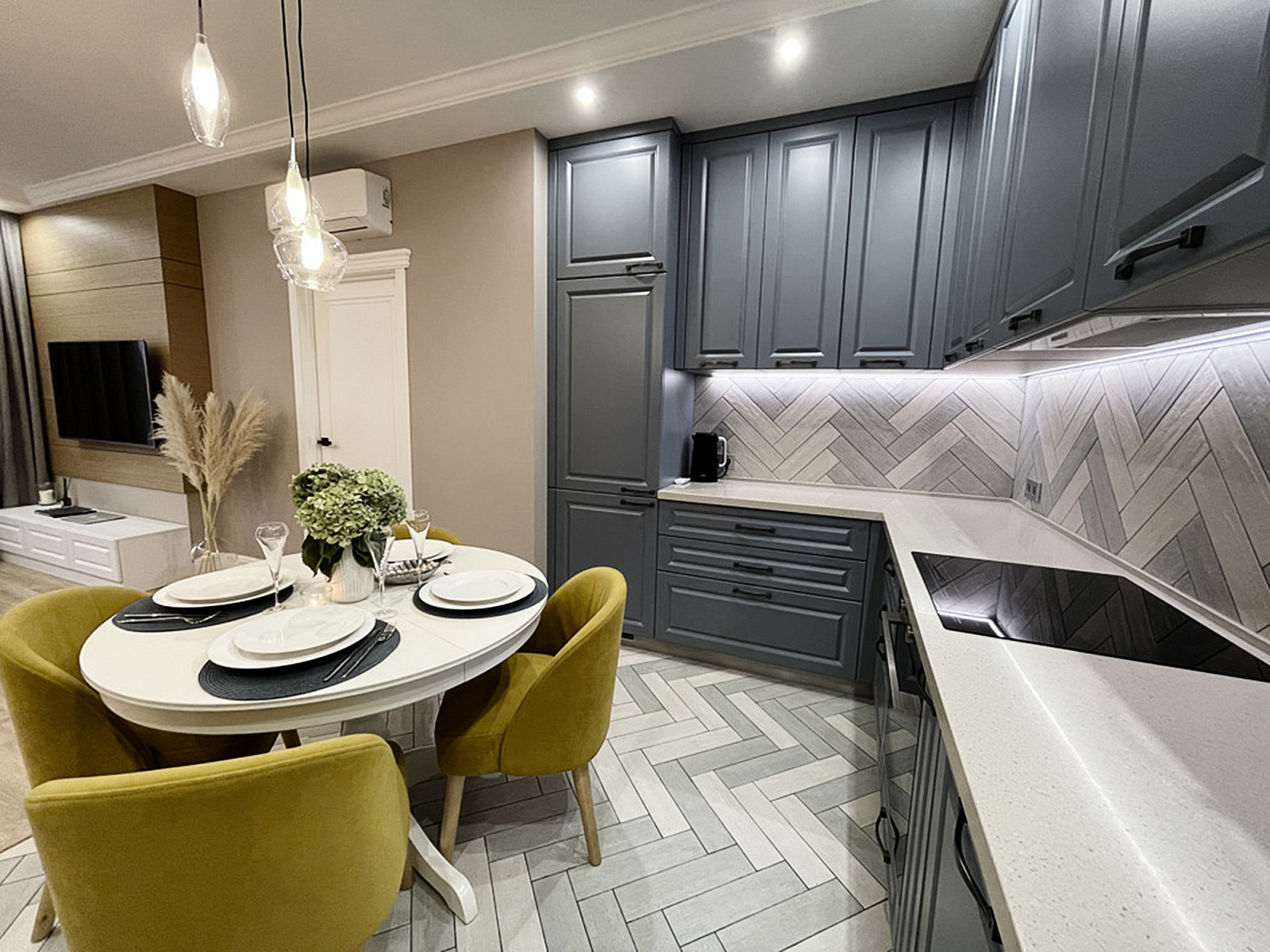 Реализованный проект квартиры с солнечными акцентами.