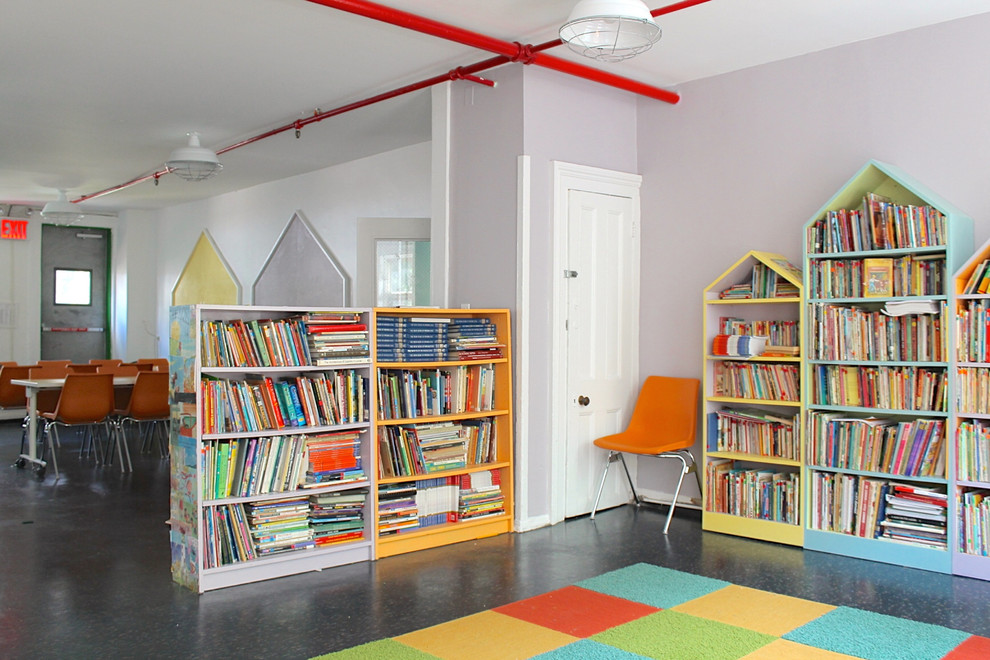 Inspiration for a traditional gender-neutral kids' room for kids 4-10 years old in New York with green walls.