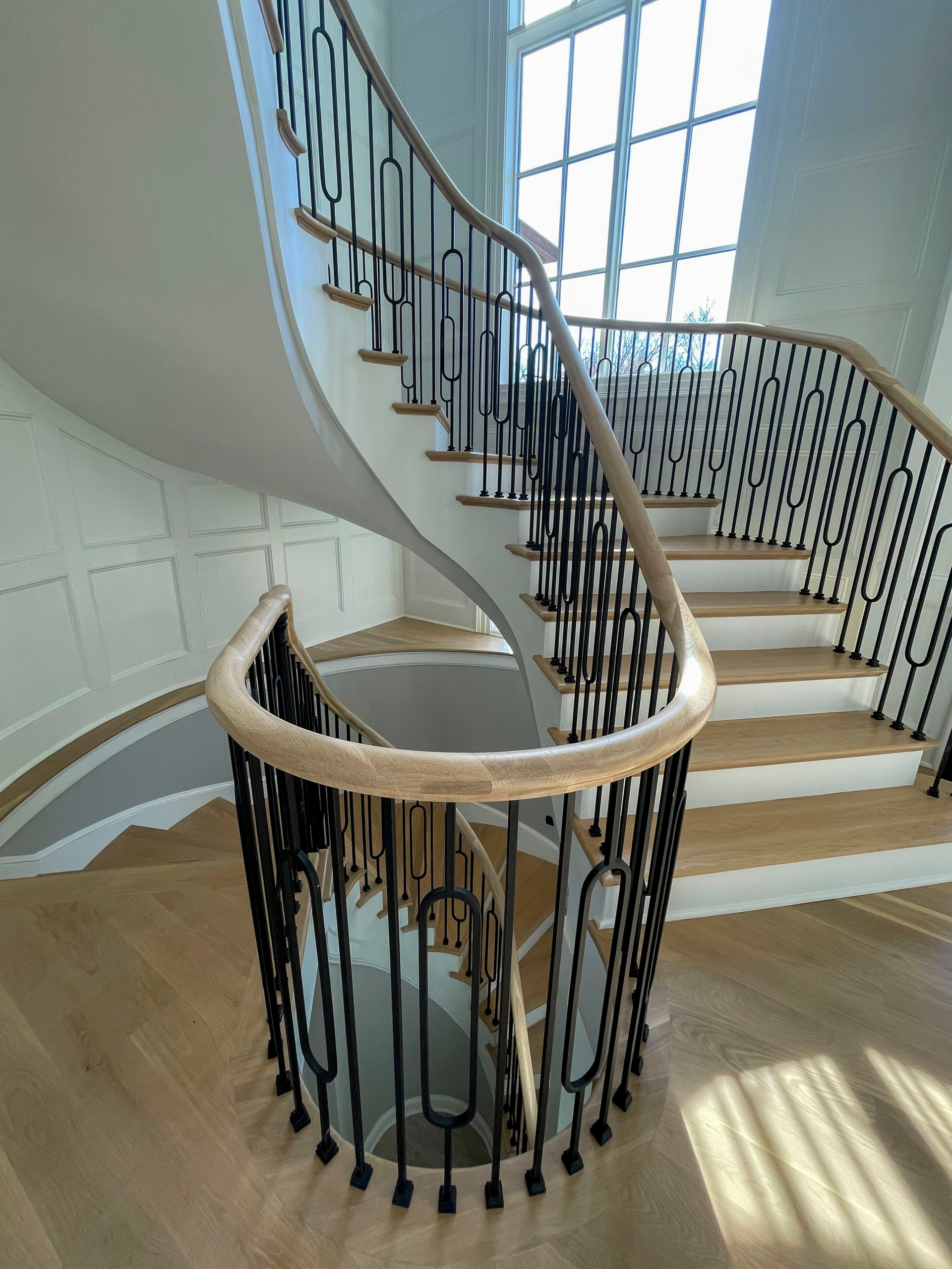 95_Remarkable and elegant floating elliptical staircase, McLean, VA 22101