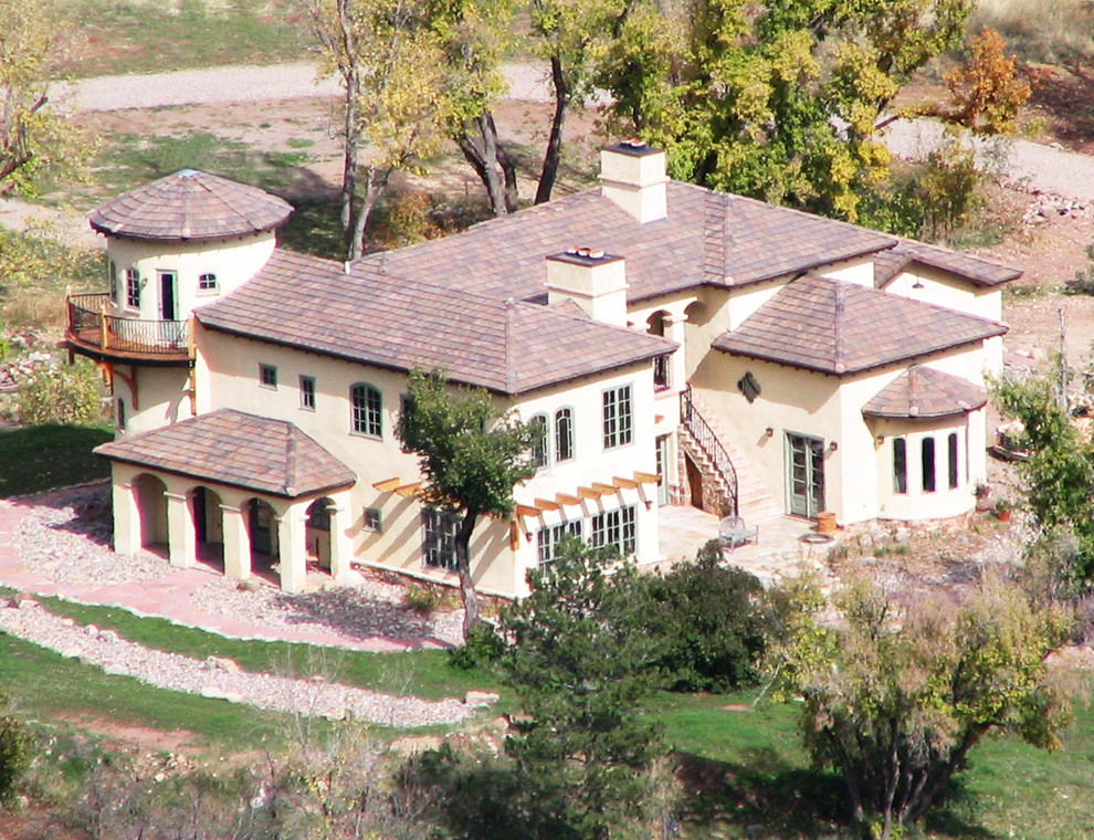 Example of a tuscan home design design in Albuquerque