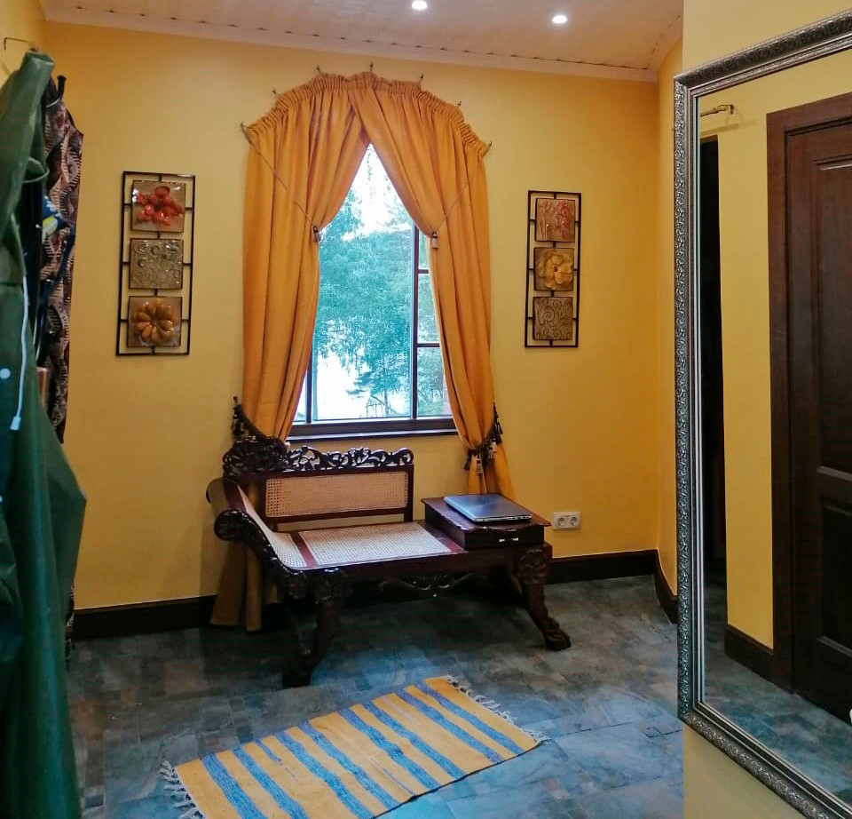 Дом с башней в сказочном стиле в Карелии