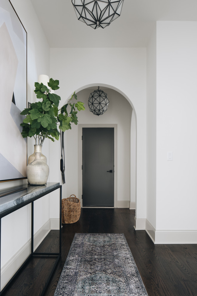 Example of a transitional home design design in Chicago