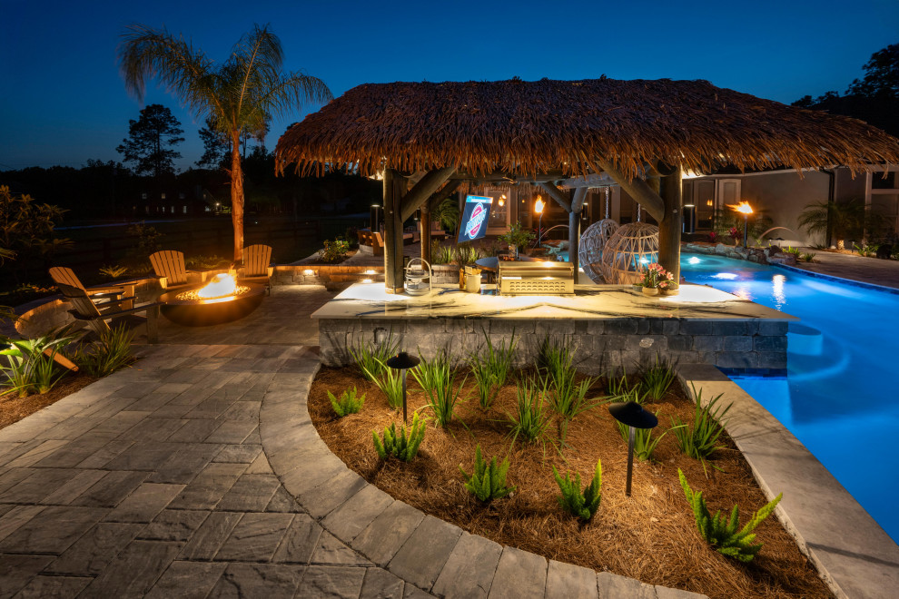 Example of a mountain style home design design in Jacksonville