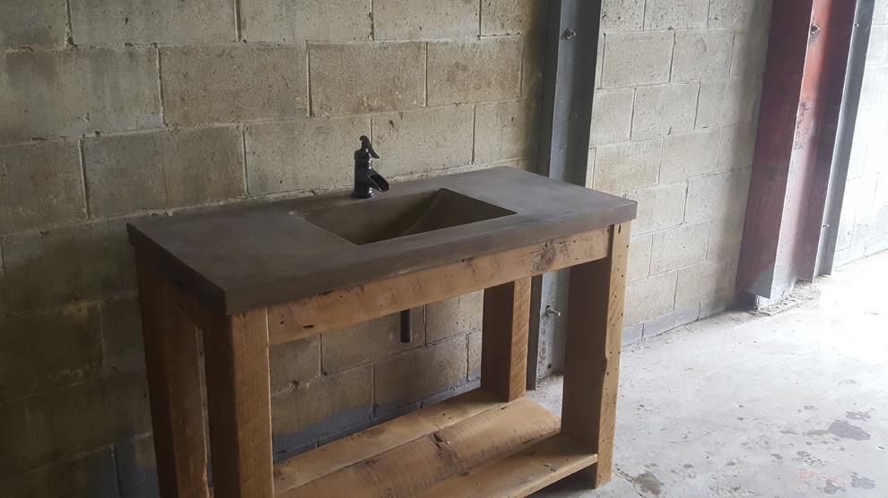 Bathroom - rustic bathroom idea