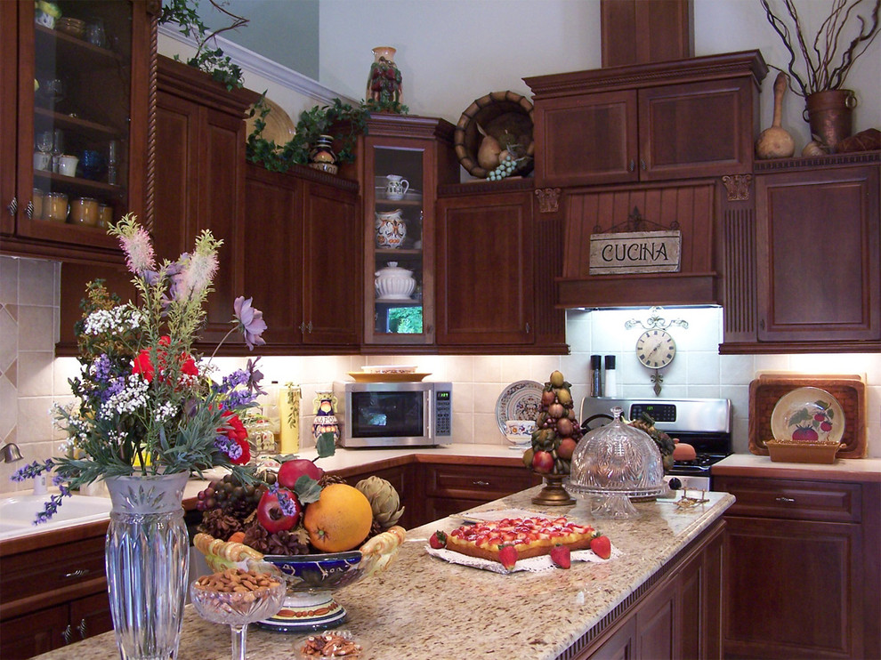 Photo of a traditional kitchen in Miami.