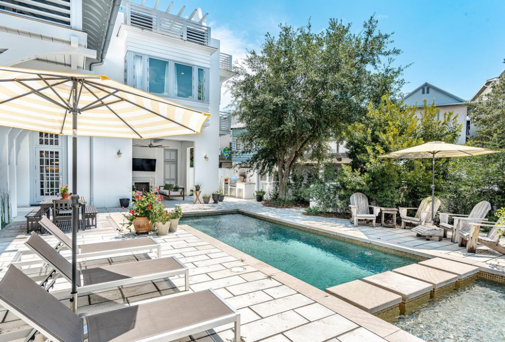 Example of a transitional courtyard concrete paver and rectangular lap hot tub design