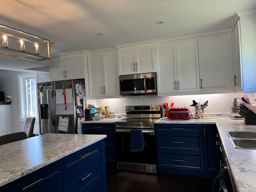 Kitchen - transitional kitchen idea