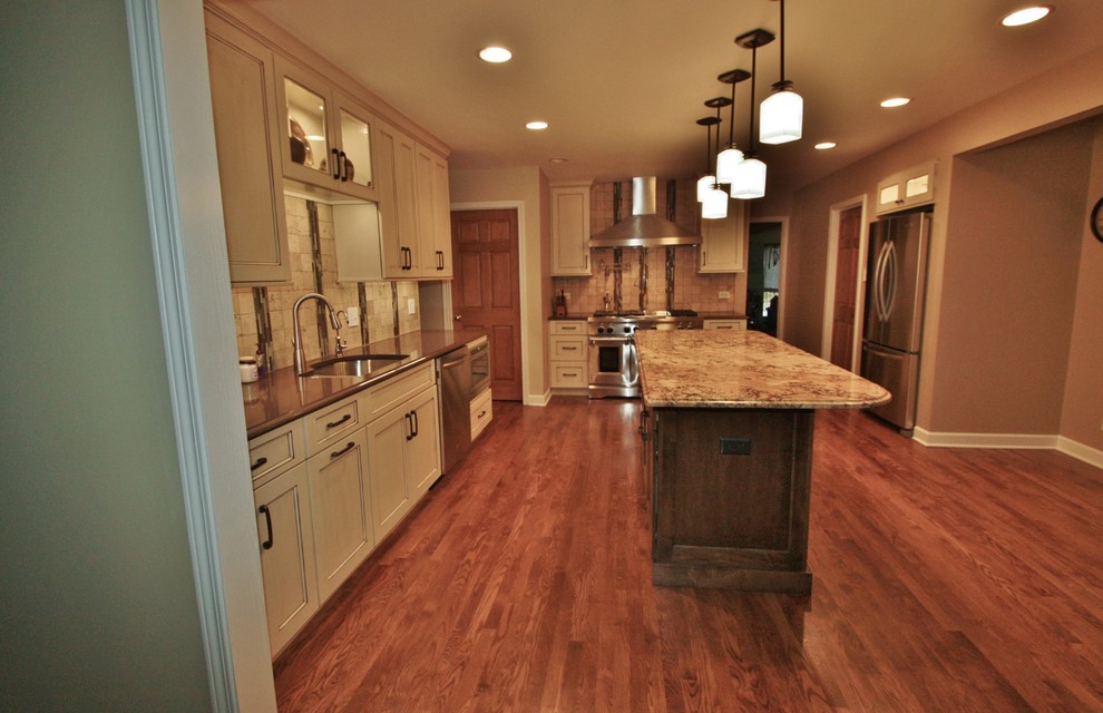 Kitchen - kitchen idea in Chicago