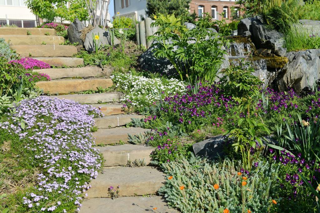 Декоративный водоём с каскадом в Екатеринбурге