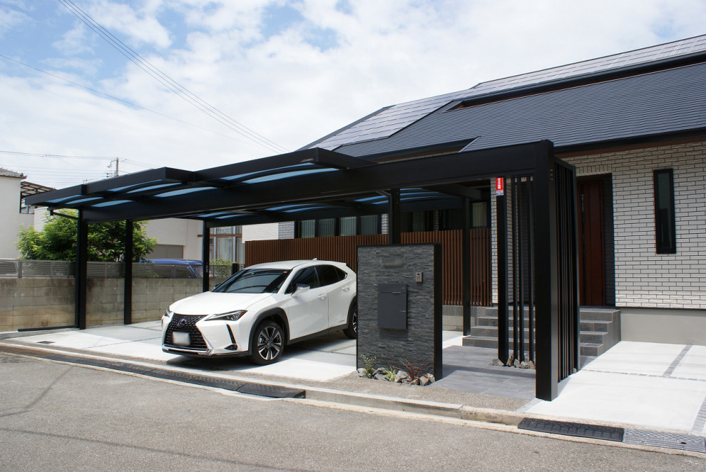 Design ideas for a mid-sized detached three-car carport in Kobe.